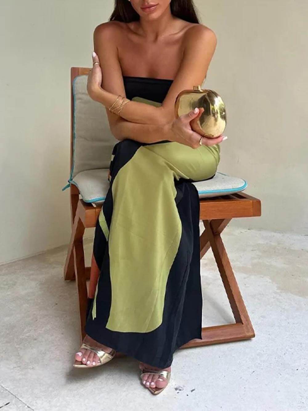 Chic Off-Shoulder Sleeveless Maxi Dress with Bold Contrast Print