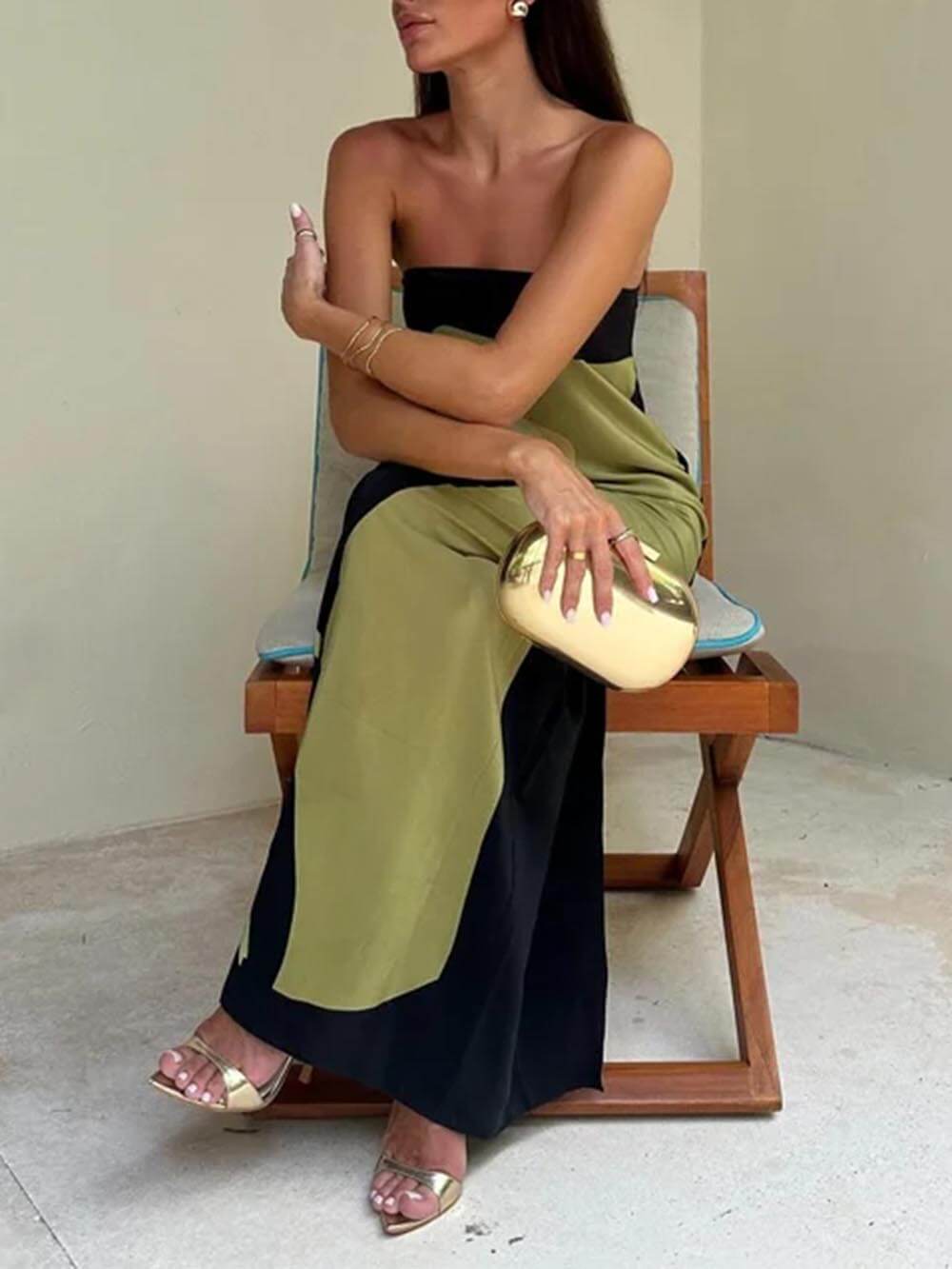 Chic Off-Shoulder Sleeveless Maxi Dress with Bold Contrast Print