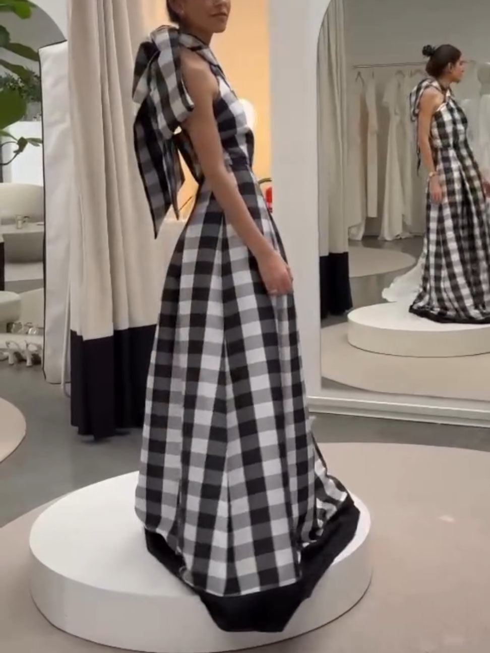 Chic Plaid Halter-Neck Maxi Dress with Timeless Style