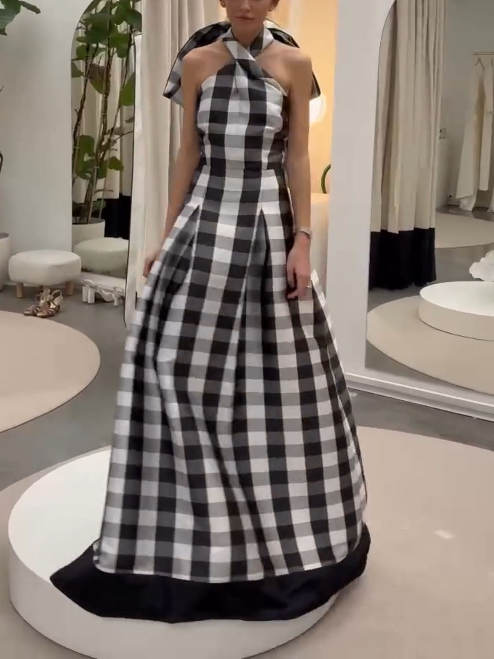 Chic Plaid Halter-Neck Maxi Dress with Timeless Style