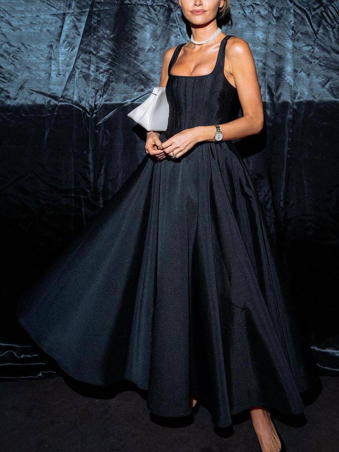 Chic Off-Shoulder Maxi Dress - Elegant, Strapless & Sleeveless