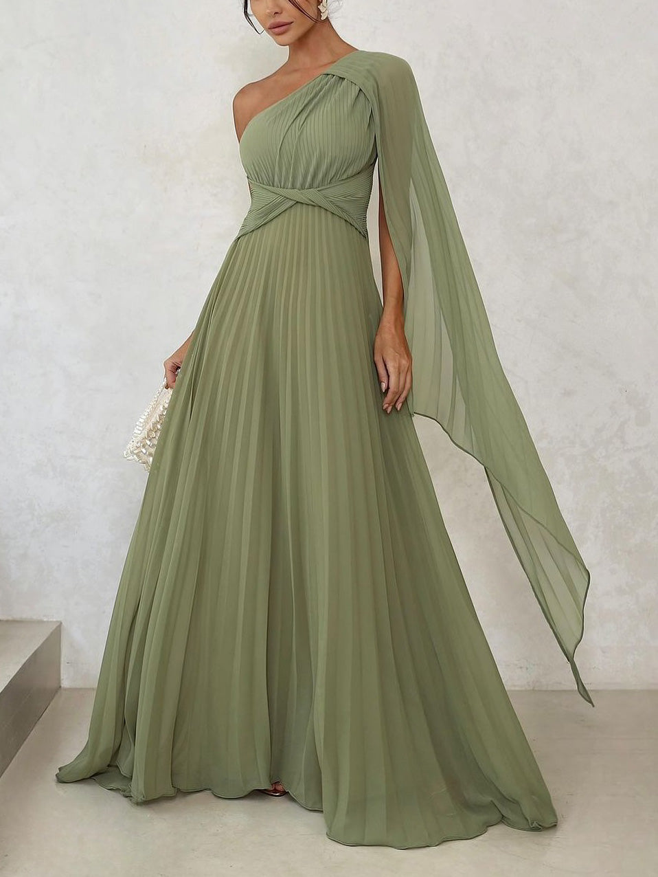 Chic and Flowing Pleated Off-Shoulder Maxi Dress