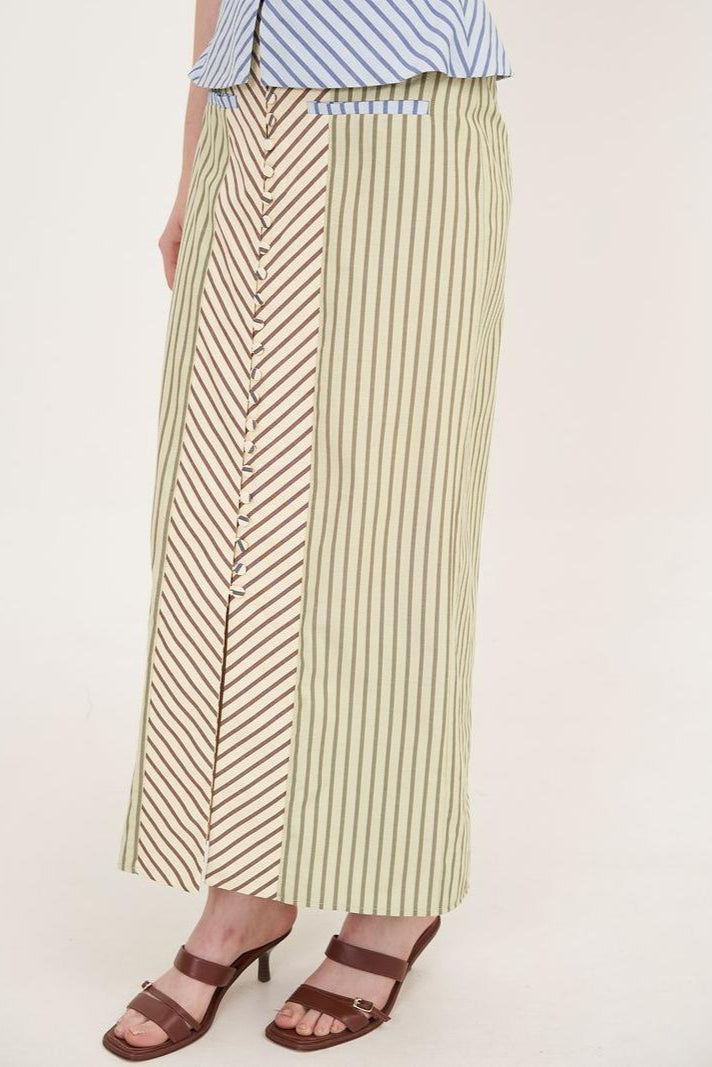 Cadre Élégant Skirt Set — Chic Frame, Modern Silhouette