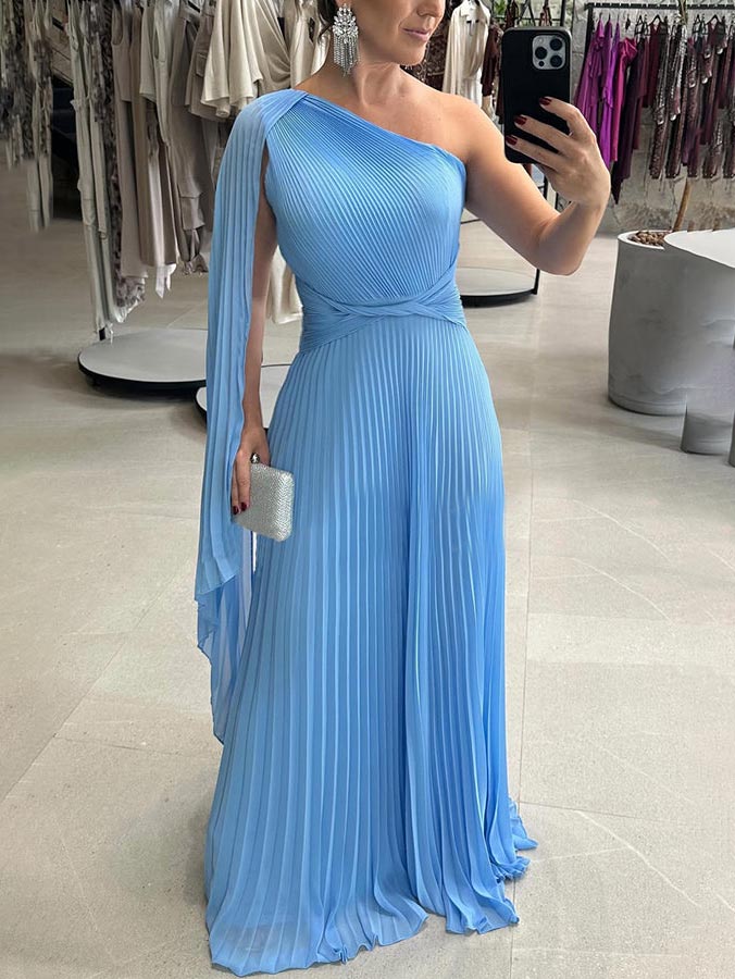 Chic and Flowing Pleated Off-Shoulder Maxi Dress