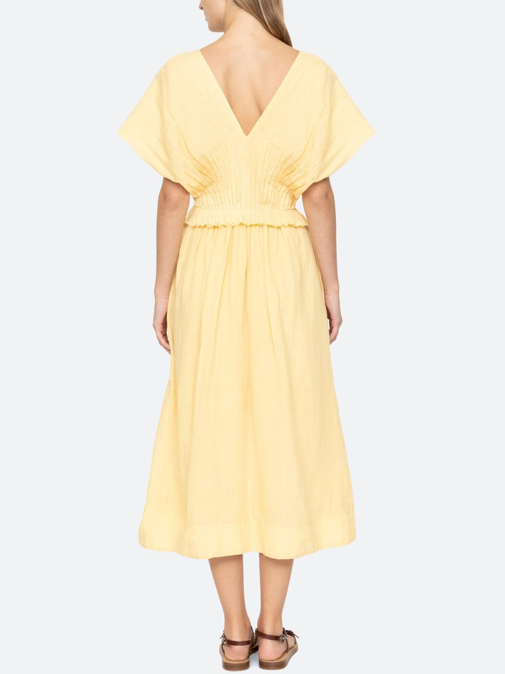 Chic Midi Dress with Dramatic Oversized Sleeves