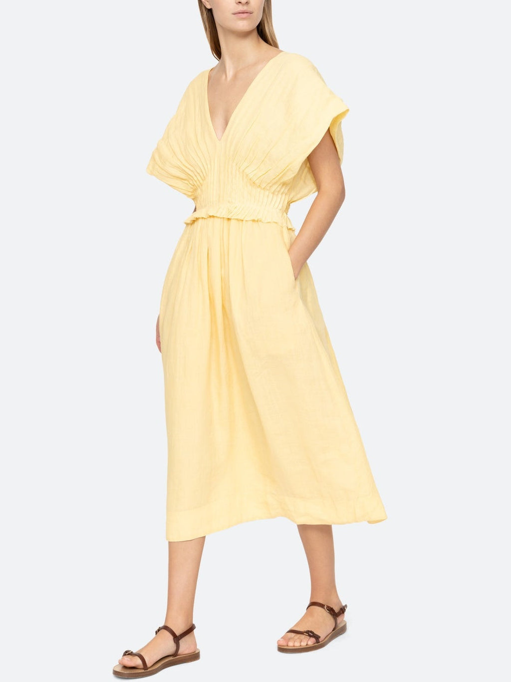 Chic Midi Dress with Dramatic Oversized Sleeves