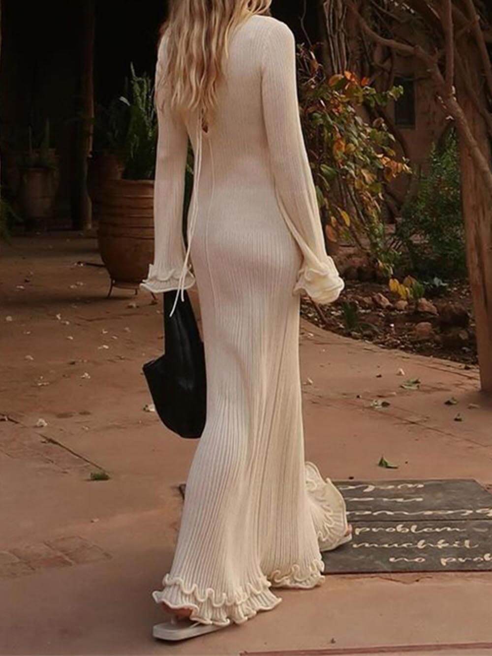 Elegant Knitted Maxi Dress with Rolled Hem, Round Neck and Trumpet Sleeves